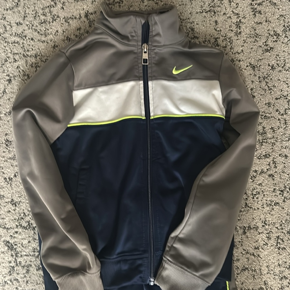 Nike Set - Picture 2 of 5